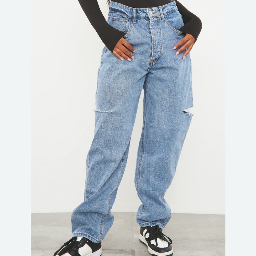 PrettyLittleThing Split Thigh Boyfriend Jeans Relaxed Fit